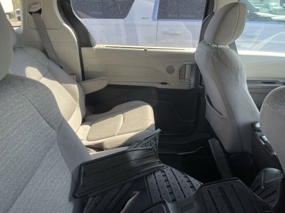 2021 Toyota Sienna LE