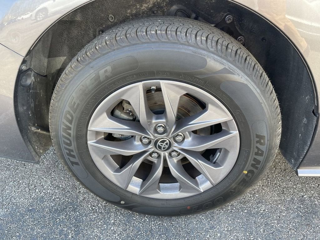 2021 Toyota Sienna LE