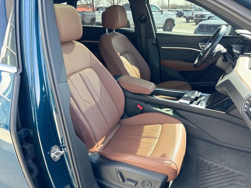 2019 Audi e-tron Premium Plus