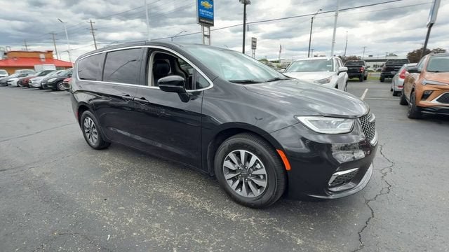 2024 Chrysler Pacifica Hybrid Select