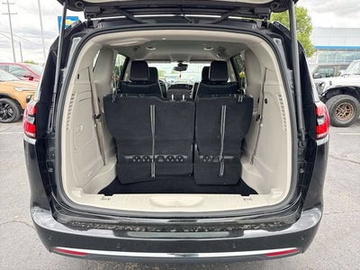 2024 Chrysler Pacifica Hybrid Select