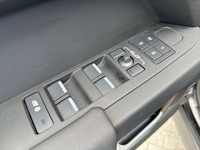 2025 Land Rover Defender S