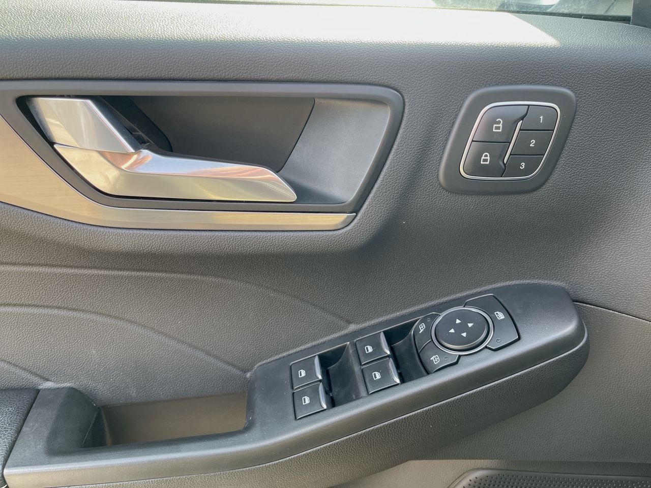 2022 Ford Escape Titanium Hybrid