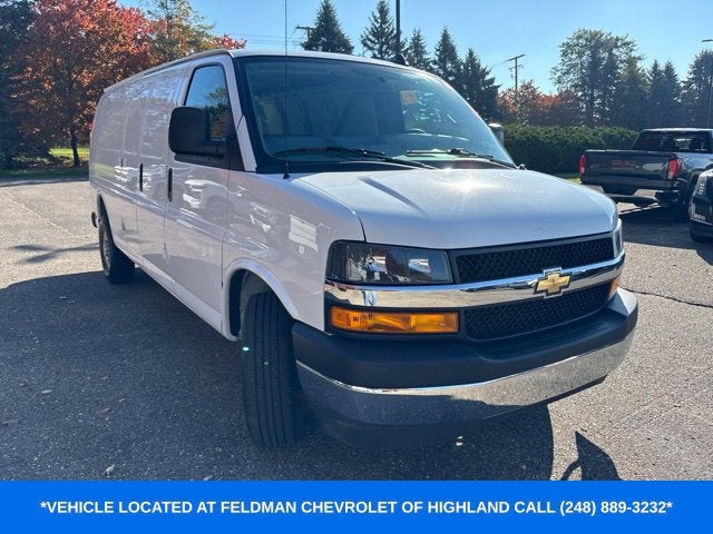 2025 Chevrolet Express Cargo WT