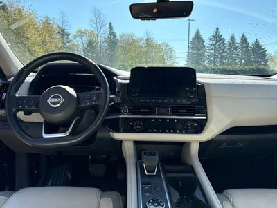 2023 Nissan Pathfinder SL 4WD